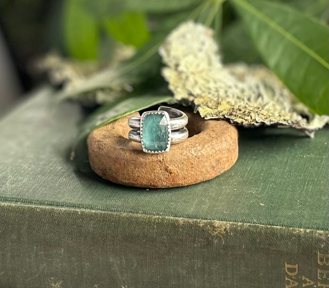 Dark aqua kyanite ring size