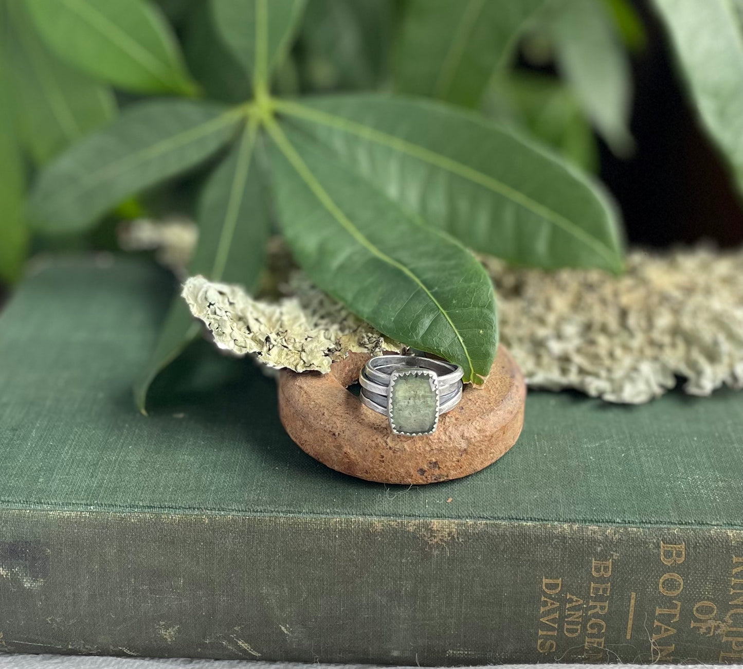 Green kyanite wound up ring size